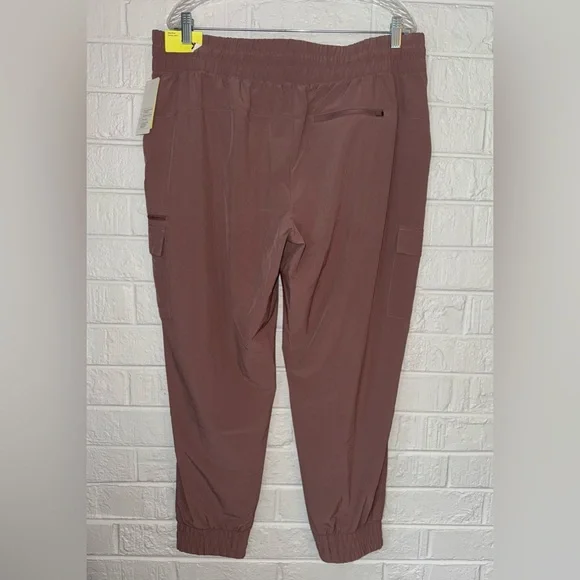 NWT ALL IN MOTION Women's Active Light Mid-Rise Cargo Joggers Sz S & XL ✨ - Picture 5 of 8
